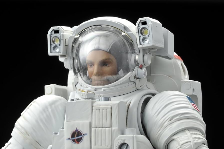 バンダイ 1/10 ISS 船外活動用宇宙服 プラモデルキット - 3